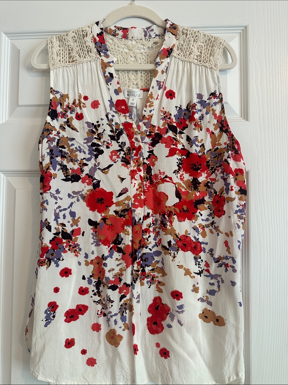 Market & Spruce Sleeveless Floral Blouse - White with Red, Purple & Tan Accents